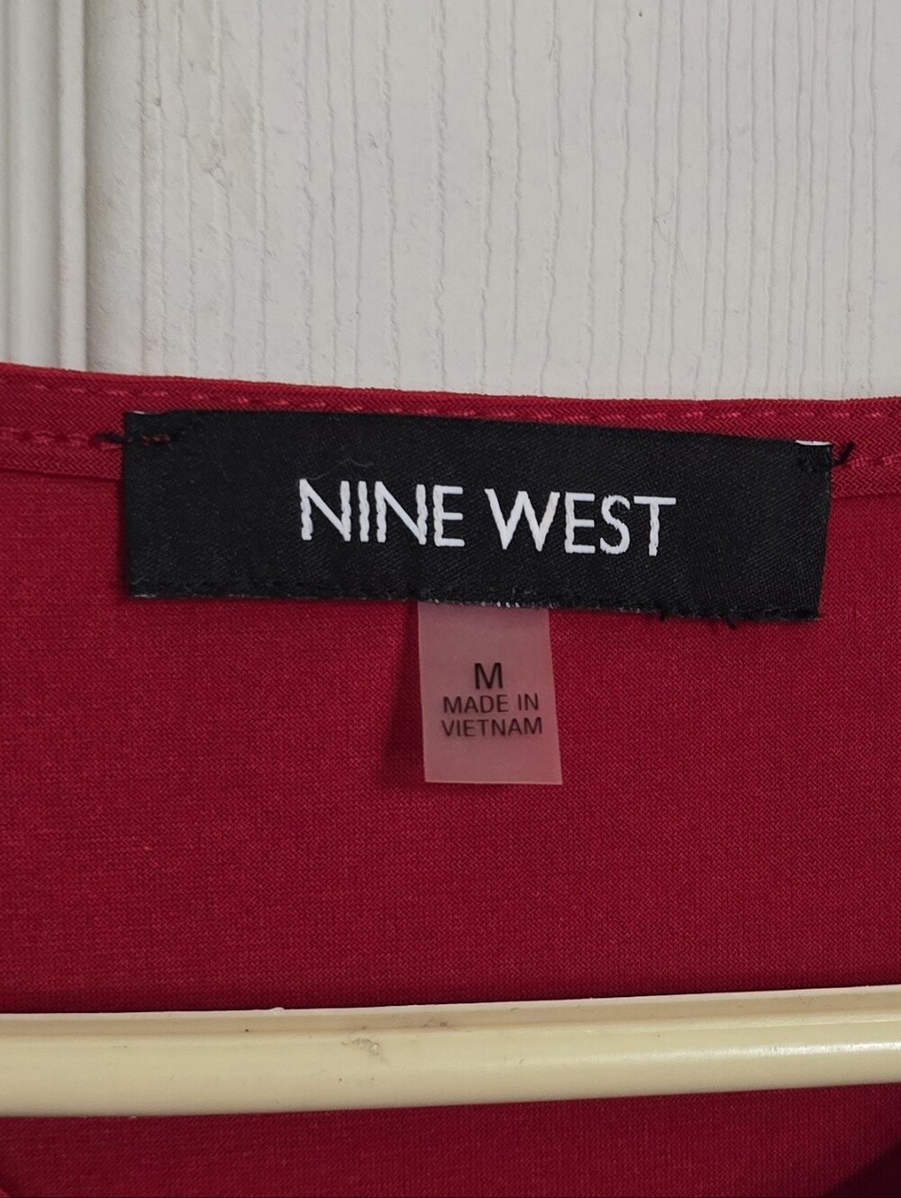 💥Nine West Twist Knot Cut-Out Sleeveless Blouse - Picture 4 of 4
